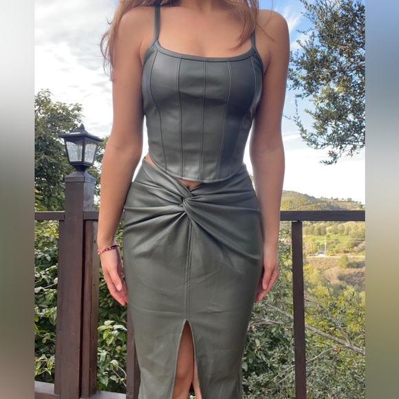 Two Set Olive Green Set - Picture 10 of 12